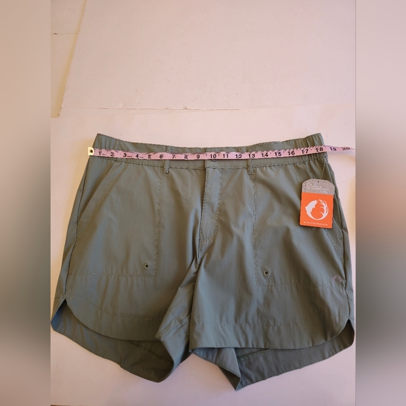 NWT The American Outdoorsman Women's Performance Shorts Size XL Sage Green - Picture 8 of 17